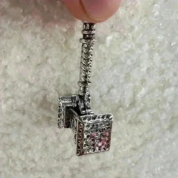 Trendy Pendant Necklace  Collection - Picture 4 of 6